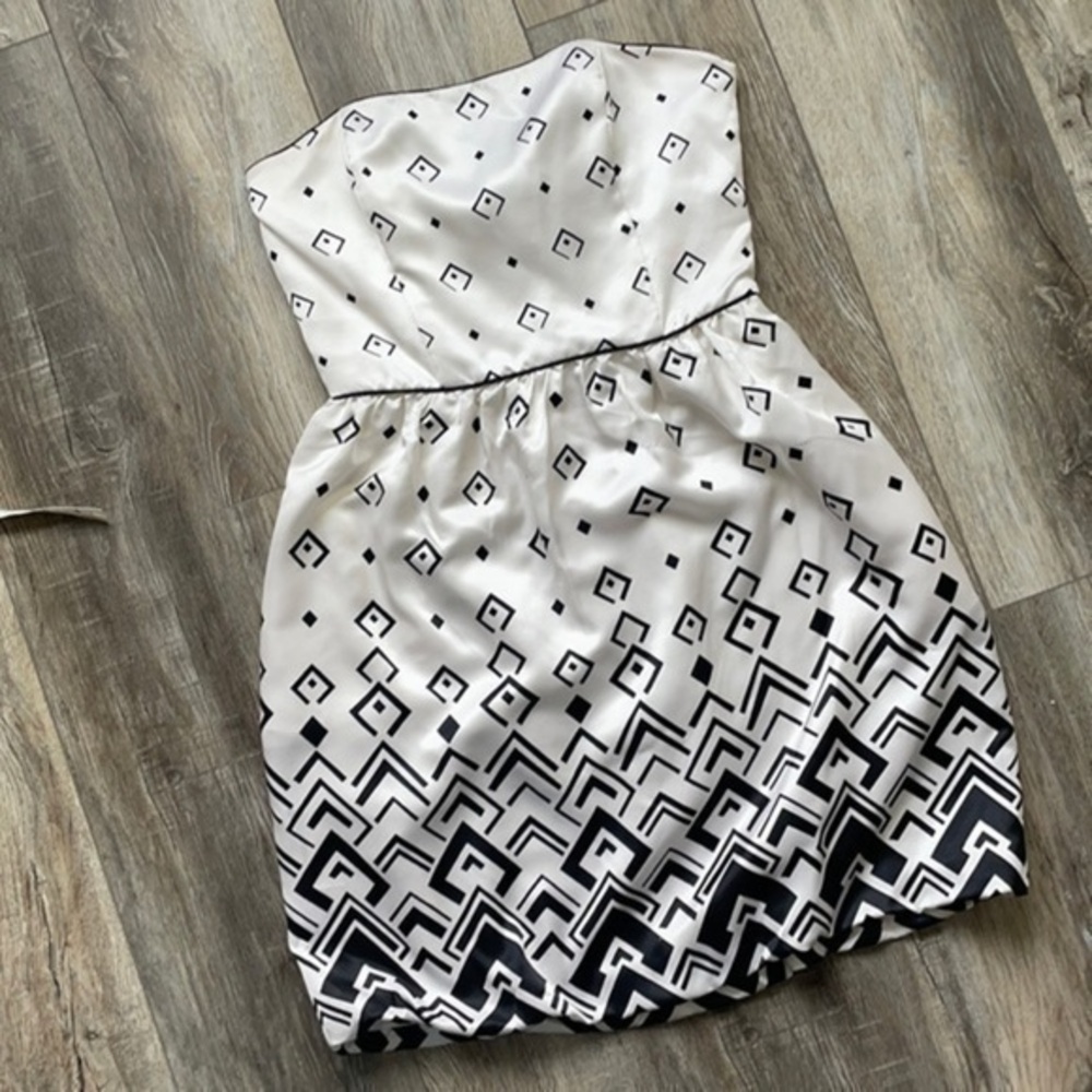 White house black market dress 6 white & black cocktail
